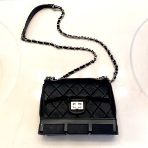Chain detail crossbody bag